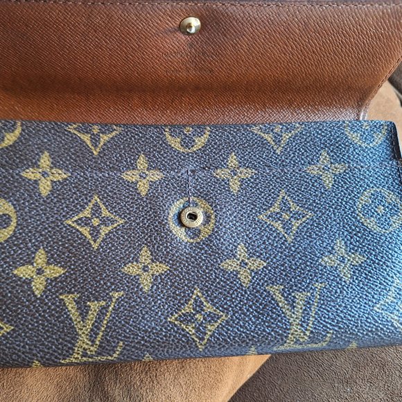 FINAL Sale! 💯 % Authentic LV Sarah Wallet vintage, good condition. - Picture 7 of 16